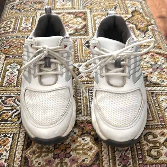 FootJoy Youth Fury Golf Shoes, 5, White/Silver, Used & Still in Great Condition - Picture 2 of 5